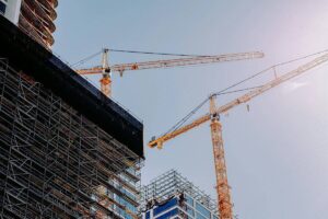 immagini di un cantiere visto dall'esterno