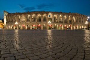 l'arena di Verona di notte